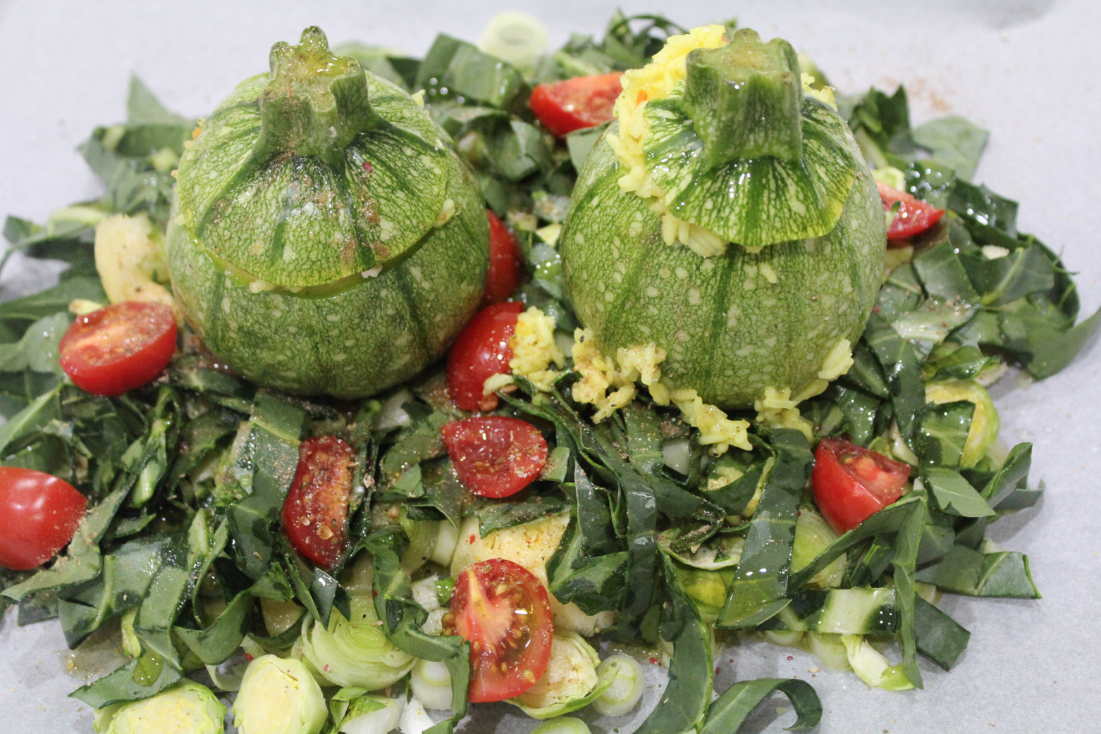 17 Gemüse gefüllter Kürbis mit Spinat Tomaten Kohlsprossen Reis