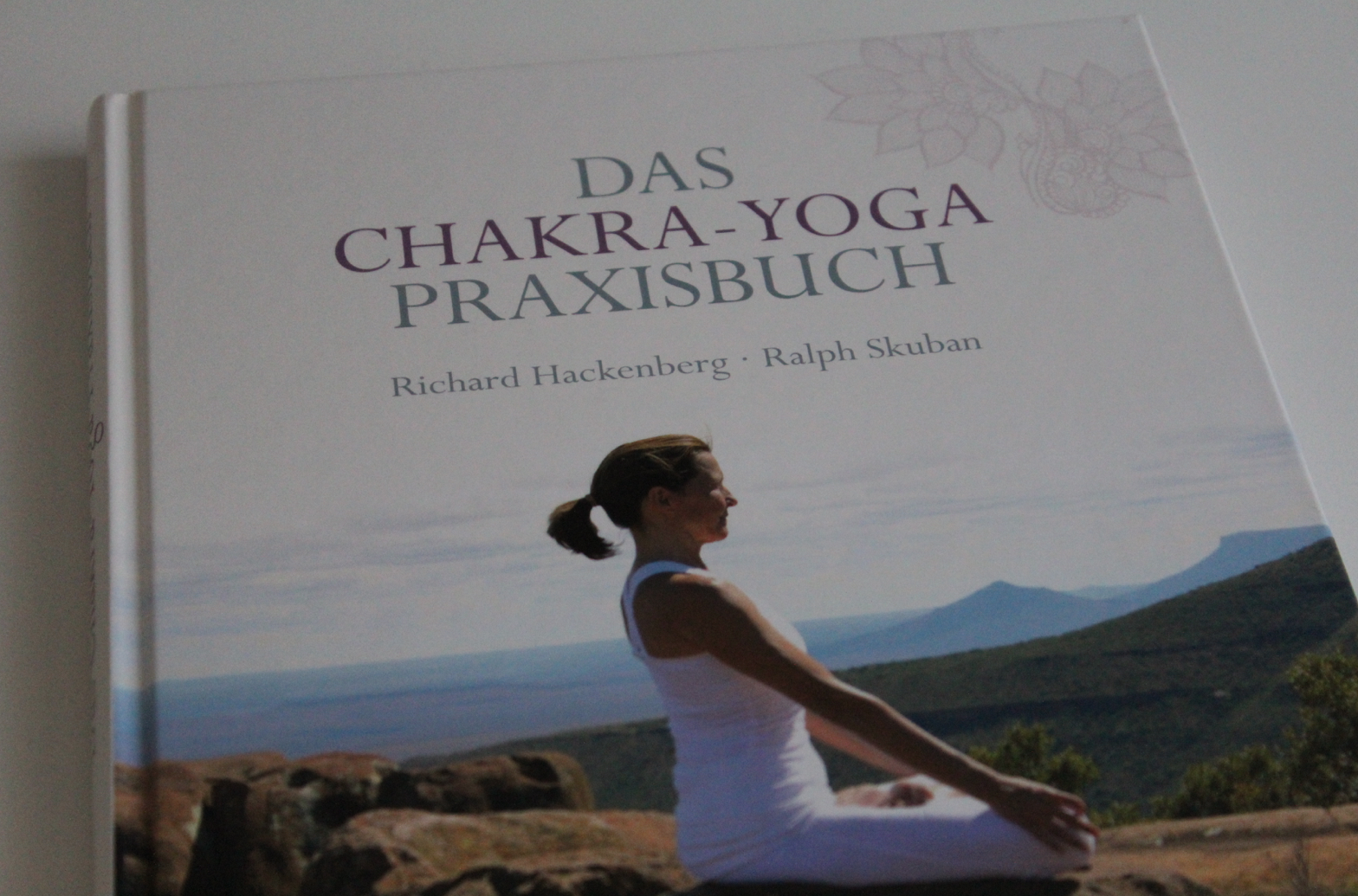 2 Chakra Yoga Praxisbuch Hackenberg Skuban