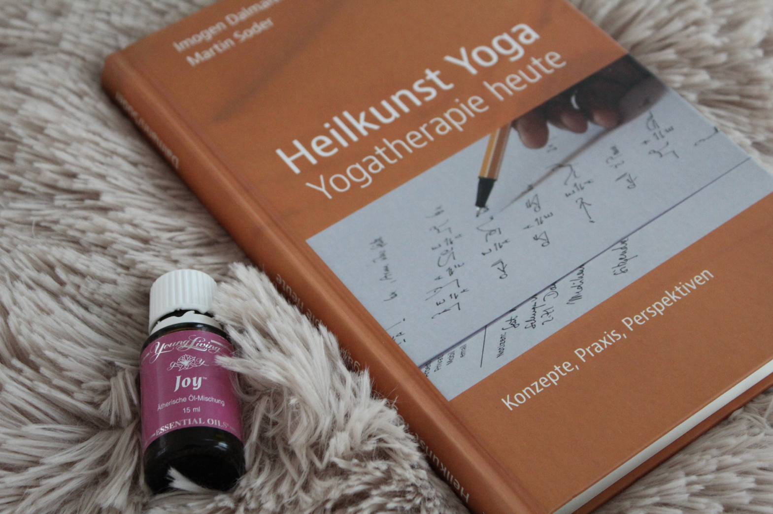 5 Heilkunst Yoga Yogatherapie Buch Joy Young Living Öl