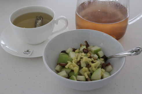 11 Frühstück mit Obst, Ingwer und grünem Tee
