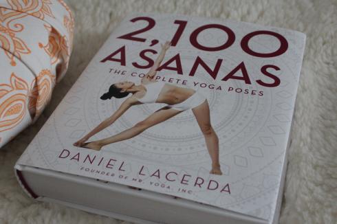 2100 Asanas Buch Yoga