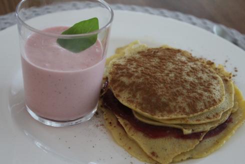 22 Sonntagsfrühstück Pancakes mit Smoothie