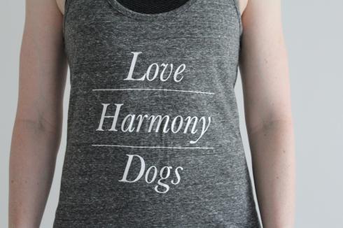 tank-top-love-harmony-dogs-querformat