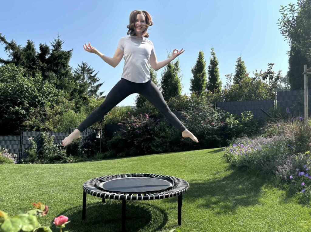 Trampolin springen Sommer Garten Fitness Gesundheit