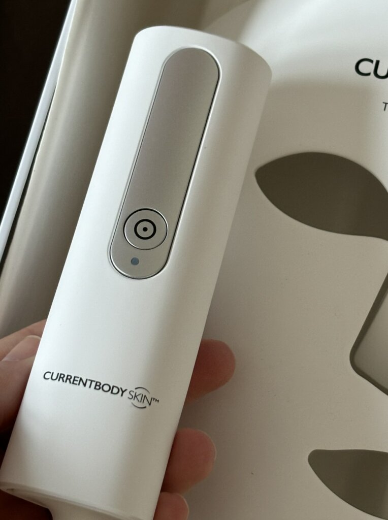 CURRENTBODY LED Maske Anti-Aging Gesicht neues Modell